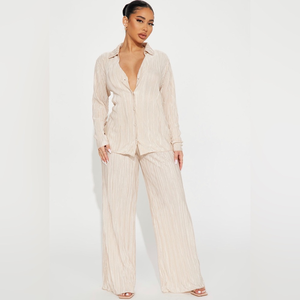 2 piece Fashion Nova set champagne color size Large